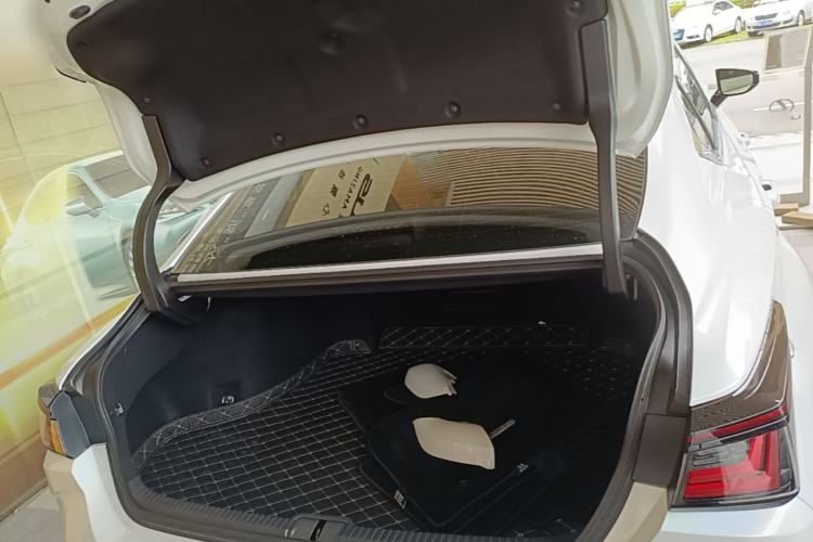 Used Lexus ES 2025 200 Premium Edition Trunk