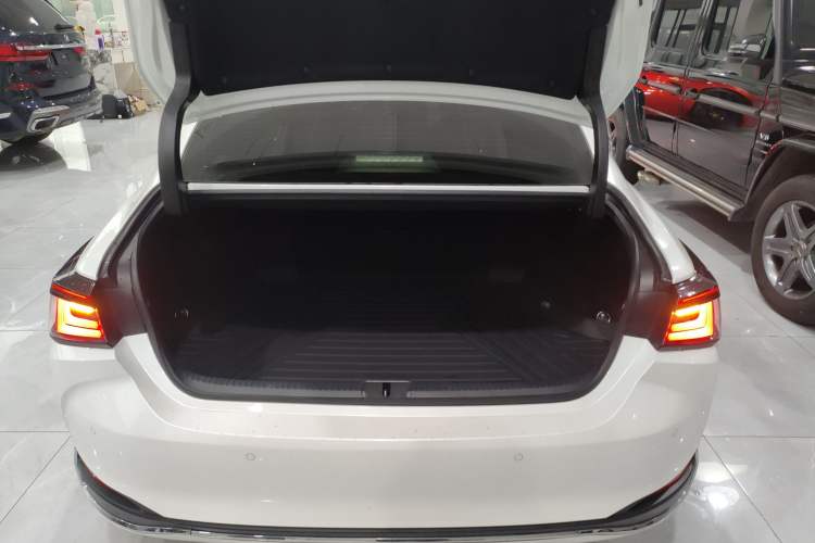 Used Lexus ES 2025 200 Premium Edition Trunk