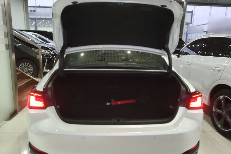 Used Lexus ES 2025 200 Premium Edition Trunk