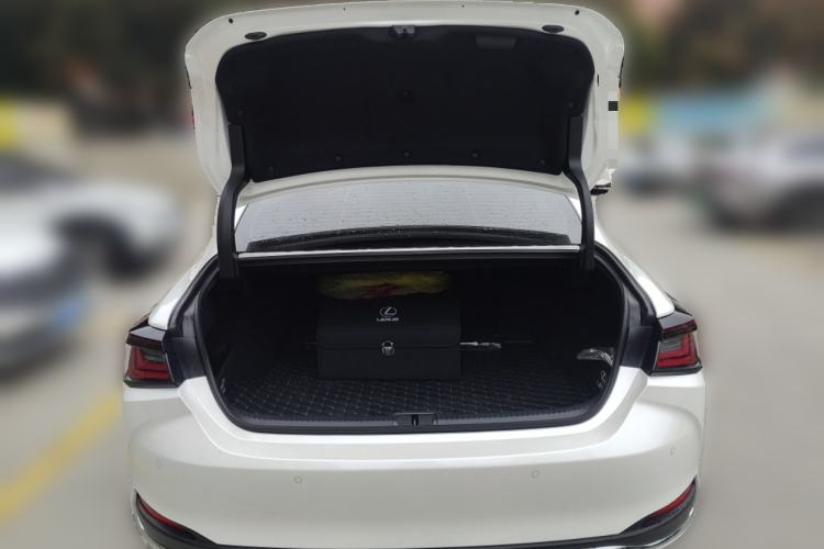 Used Lexus ES 2025 200 Premium Edition Trunk