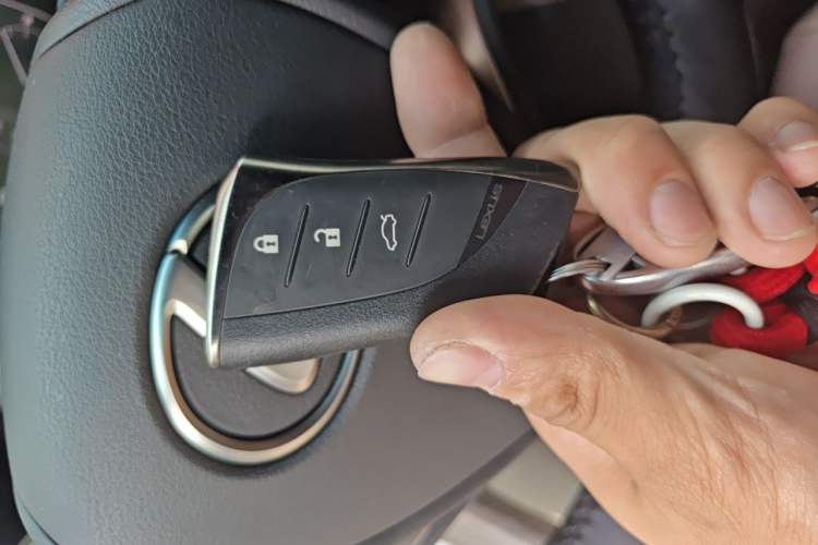 Used Lexus ES 2025 200 Premium Edition Vehicle Key