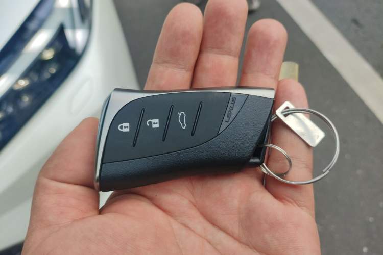 Used Lexus ES 2025 200 Premium Edition Vehicle Key