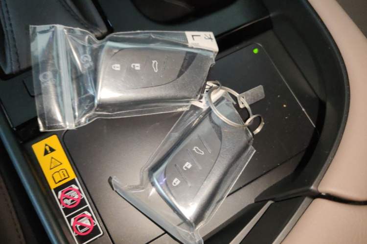 Used Lexus ES 2025 200 Premium Edition Vehicle Key