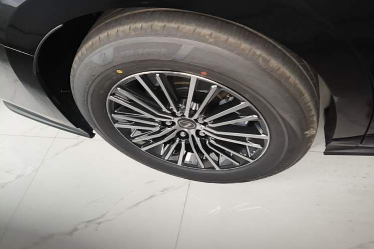 Used Lexus ES 2026 Model 300h Base Version Exterior 2