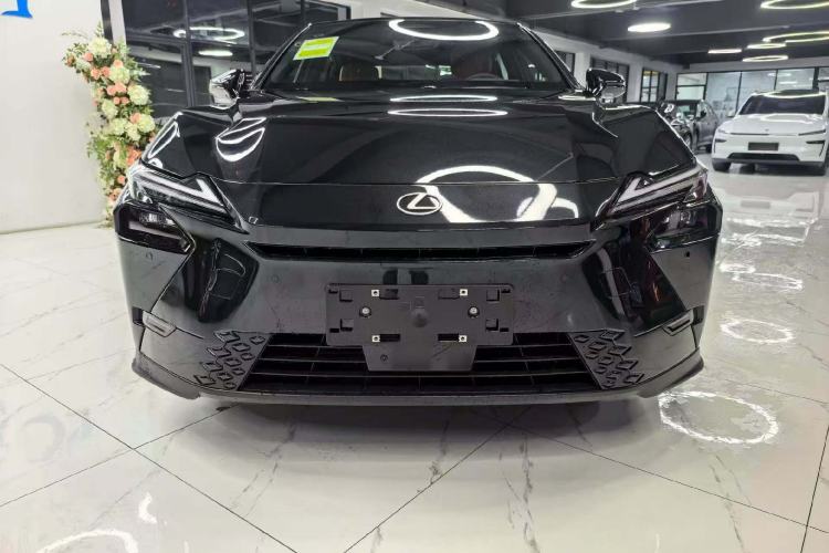 Used Lexus ES 2026 Model 300h Base Version Exterior 4