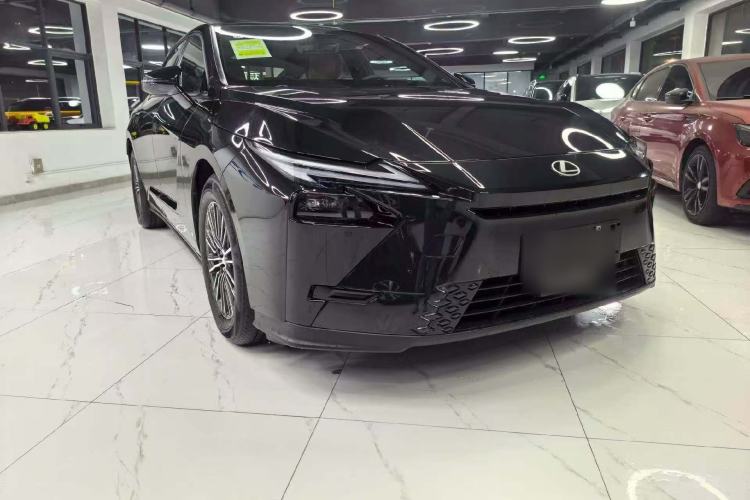 Used Lexus ES 2026 Model 300h Base Version Exterior 5
