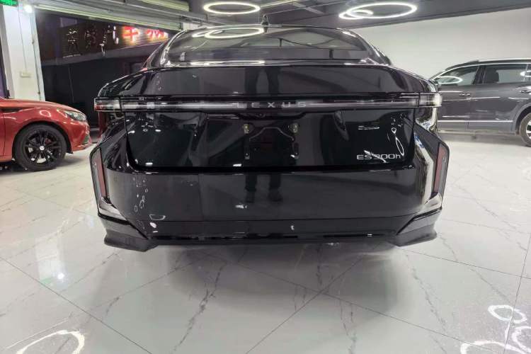 Used Lexus ES 2026 Model 300h Base Version Exterior 6