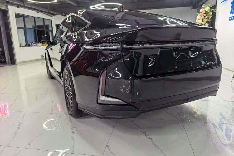 Used Lexus ES 2026 Model 300h Base Version Exterior 7