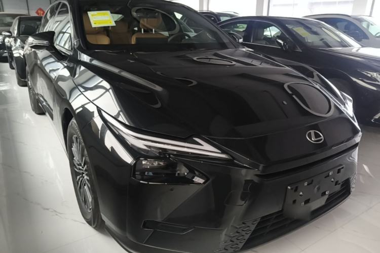 Used Lexus ES 2026 Model 300h Base Version Front Right 45 Deg