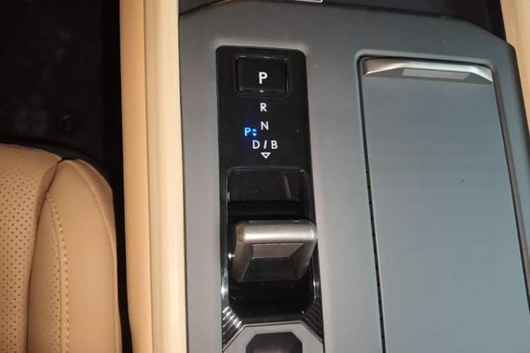 Used Lexus ES 2026 Model 300h Base Version Gear Lever