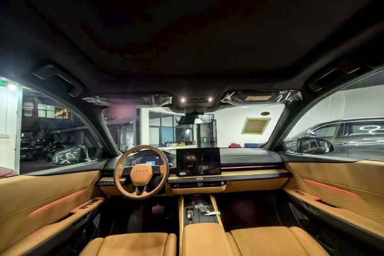 Used Lexus ES 2026 Model 300h Base Version Interior 4