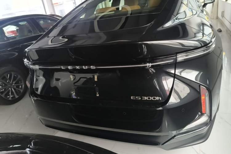 Used Lexus ES 2026 Model 300h Base Version Rear