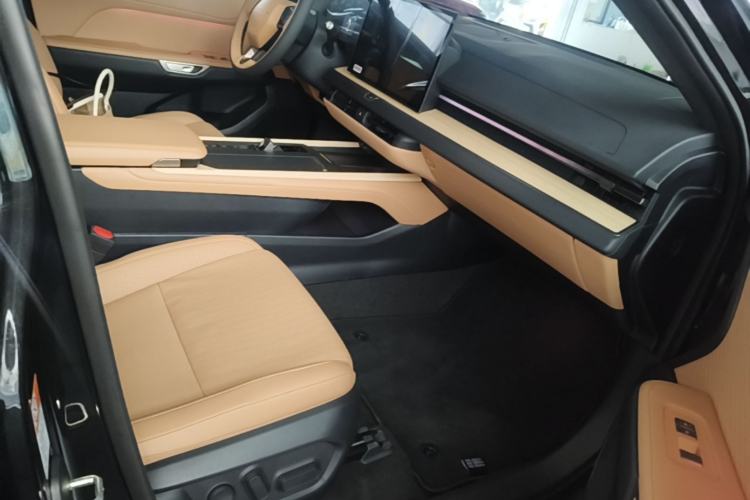 Used Lexus ES 2026 Model 300h Base Version Right Front Seat