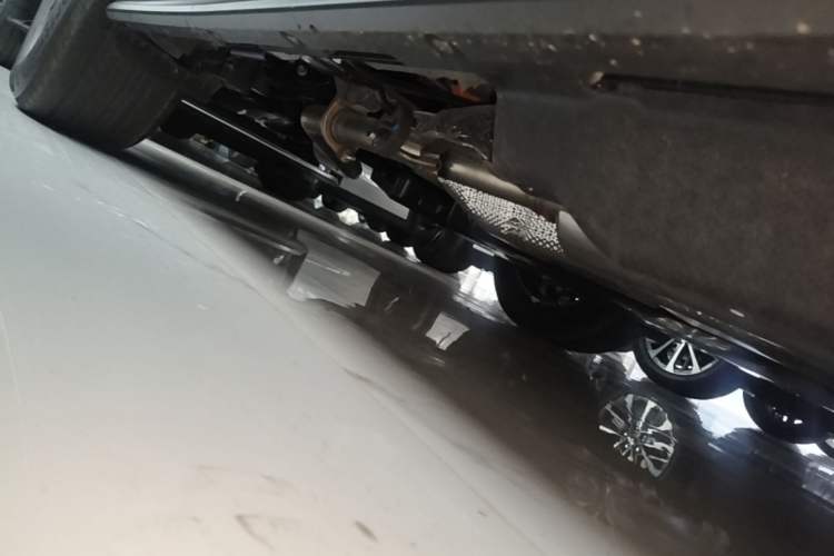 Used Lexus ES 2026 Model 300h Base Version Right Side Sill