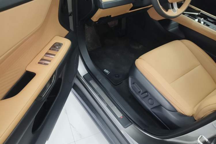Used Lexus ES 2026 Model 300h Base Version Driver Seat