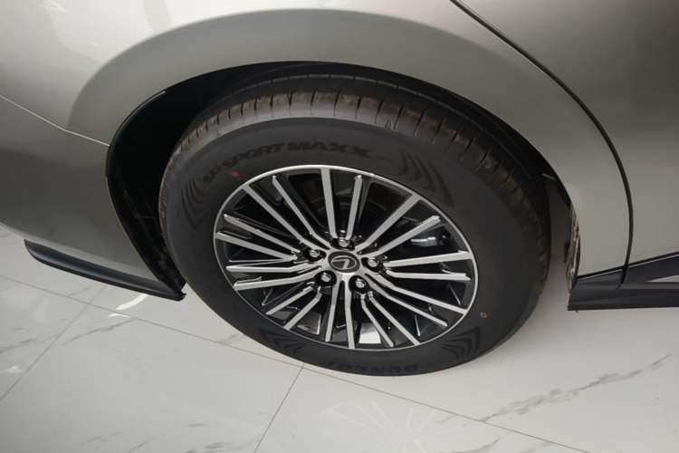 Used Lexus ES 2026 Model 300h Base Version Exterior 2