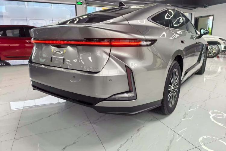 Used Lexus ES 2026 Model 300h Base Version Exterior 4