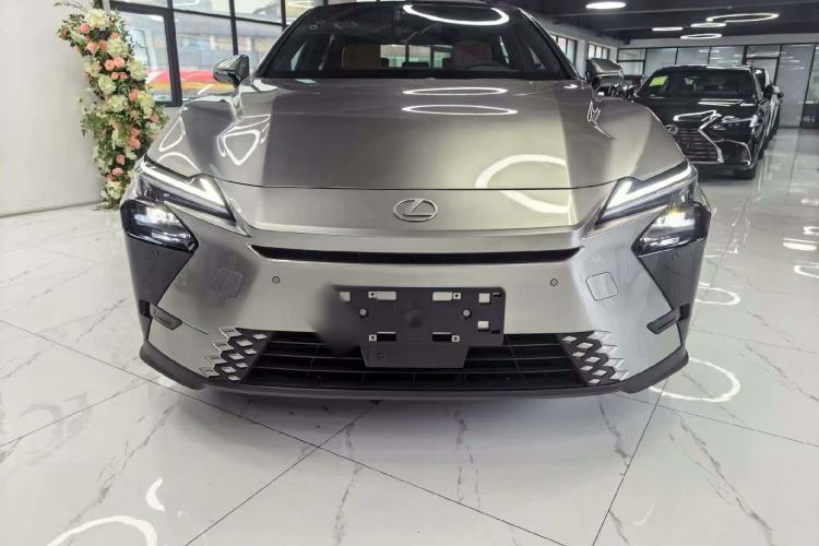 Used Lexus ES 2026 Model 300h Base Version Exterior 6