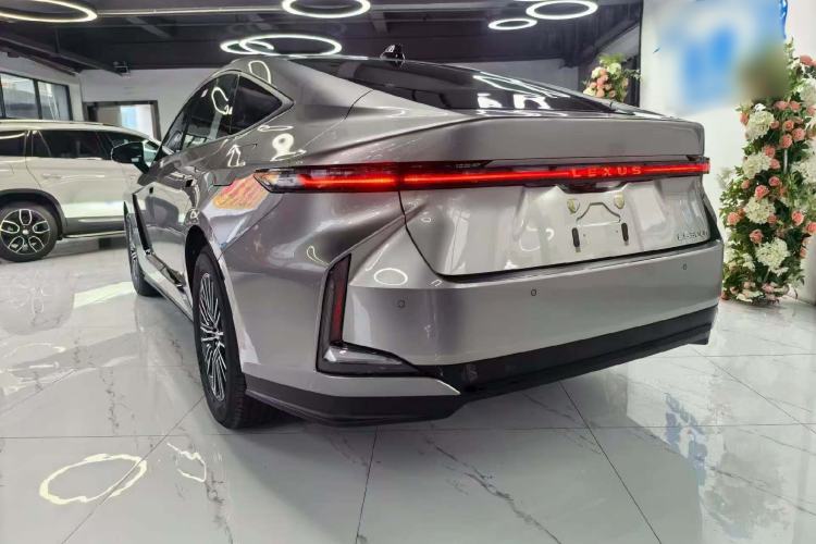 Used Lexus ES 2026 Model 300h Base Version Exterior 7