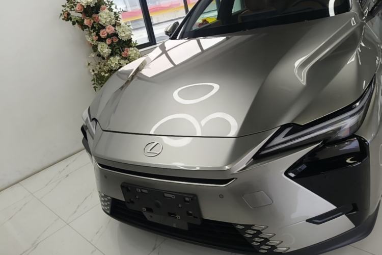 Used Lexus ES 2026 Model 300h Base Version Front