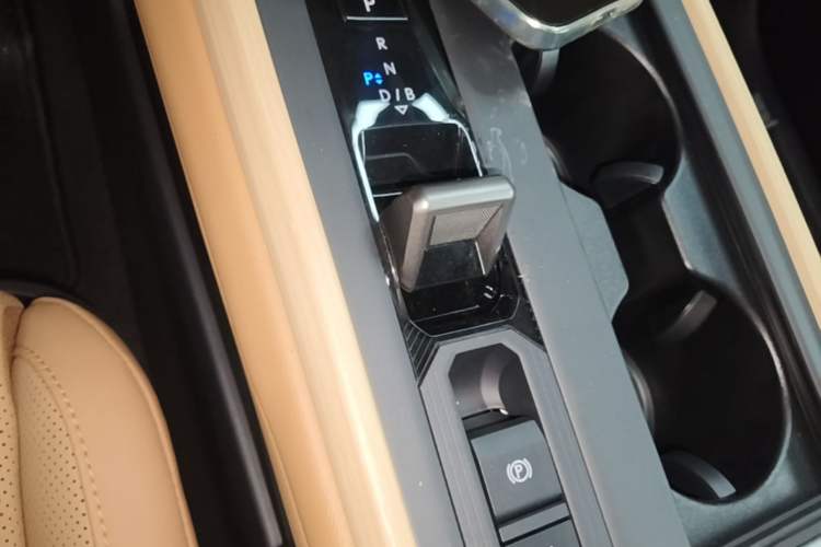 Used Lexus ES 2026 Model 300h Base Version Gear Lever