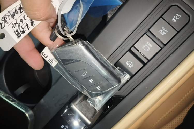 Used Lexus ES 2026 Model 300h Base Version Interior 1