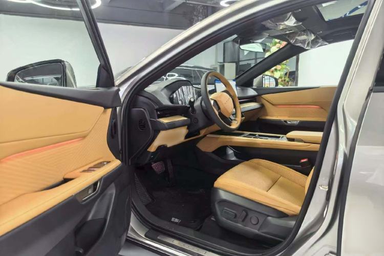 Used Lexus ES 2026 Model 300h Base Version Interior 4