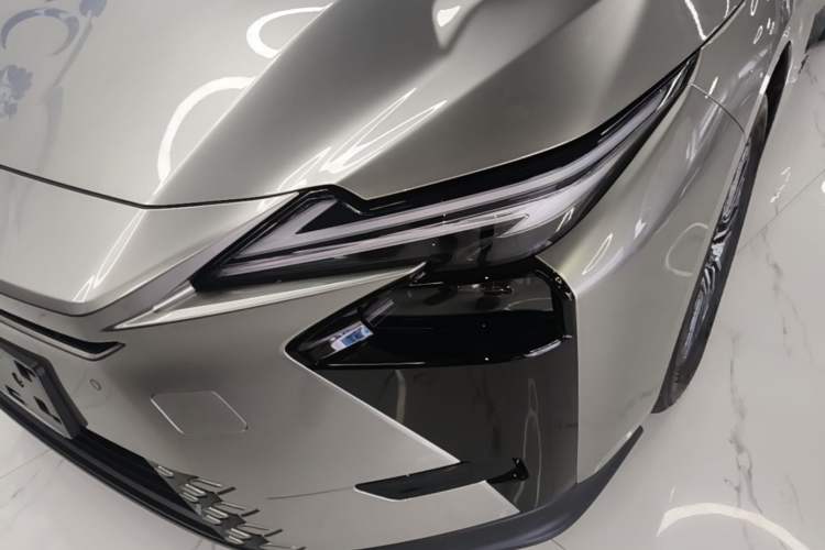Used Lexus ES 2026 Model 300h Base Version Left Front Headlight