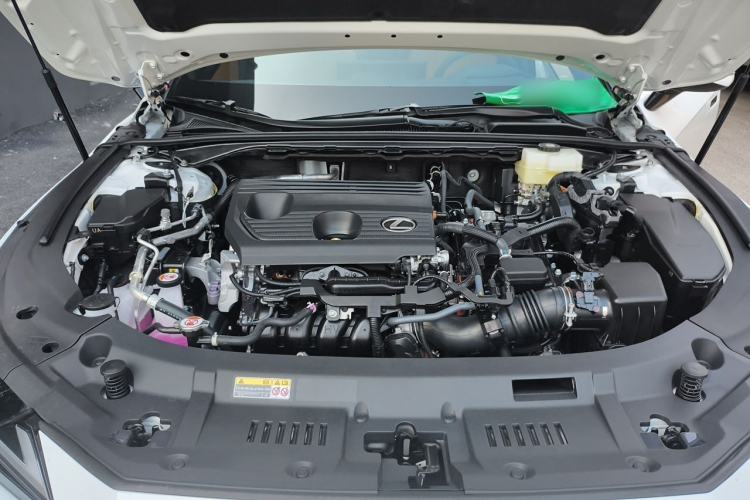 Used Lexus ES 2026 Model 300h Base Version Engine Bay