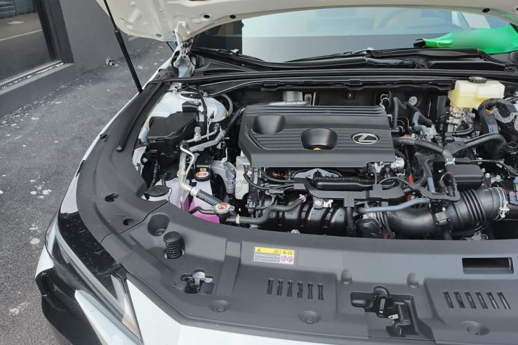 Used Lexus ES 2026 Model 300h Base Version Engine Bay Right