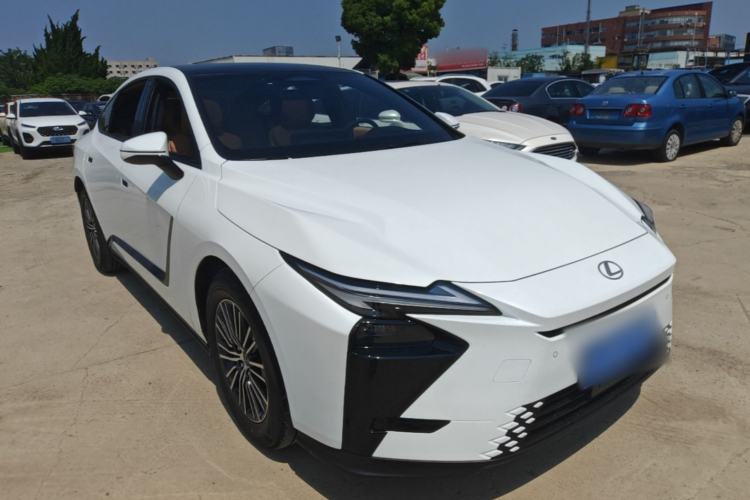 Used Lexus ES 2026 Model 300h Base Version Front Right 45 Deg