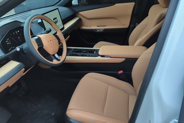Used Lexus ES 2026 Model 300h Base Version Left Front Seat