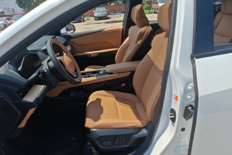 Used Lexus ES 2026 Model 300h Base Version Left Front Seat