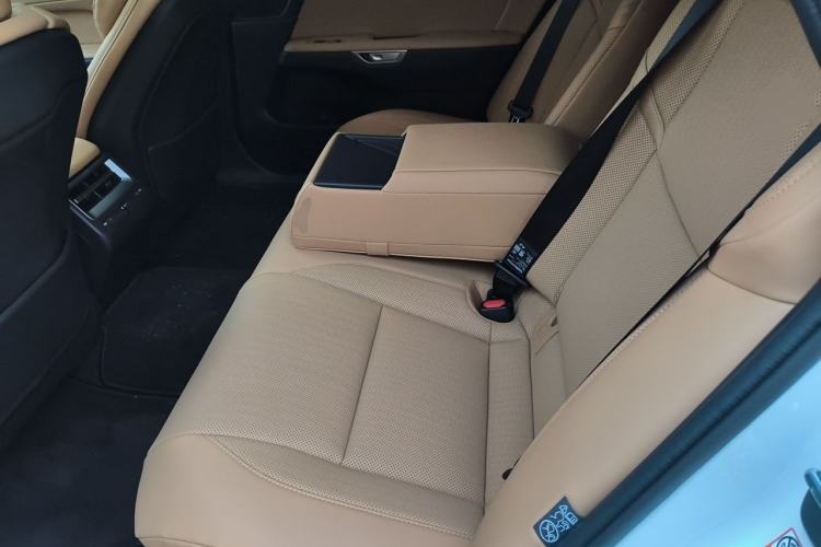 Used Lexus ES 2026 Model 300h Base Version Left Rear Seat