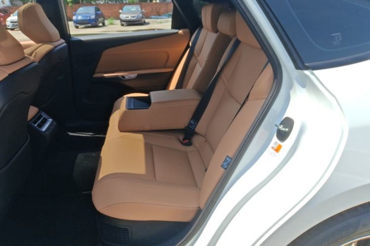 Used Lexus ES 2026 Model 300h Base Version Left Rear Seat