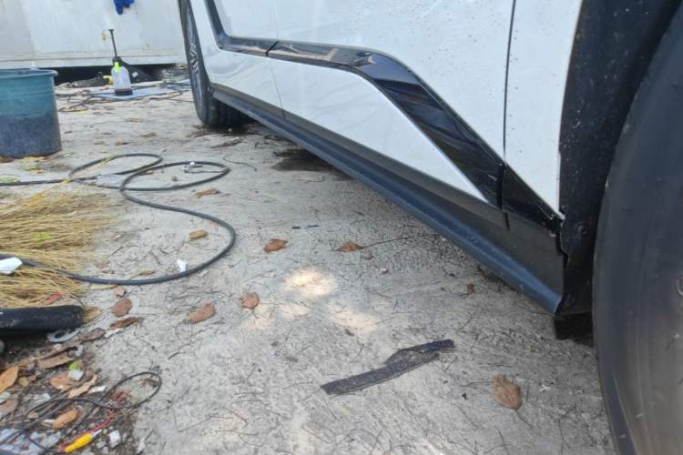 Used Lexus ES 2026 Model 300h Base Version Left Side Sill