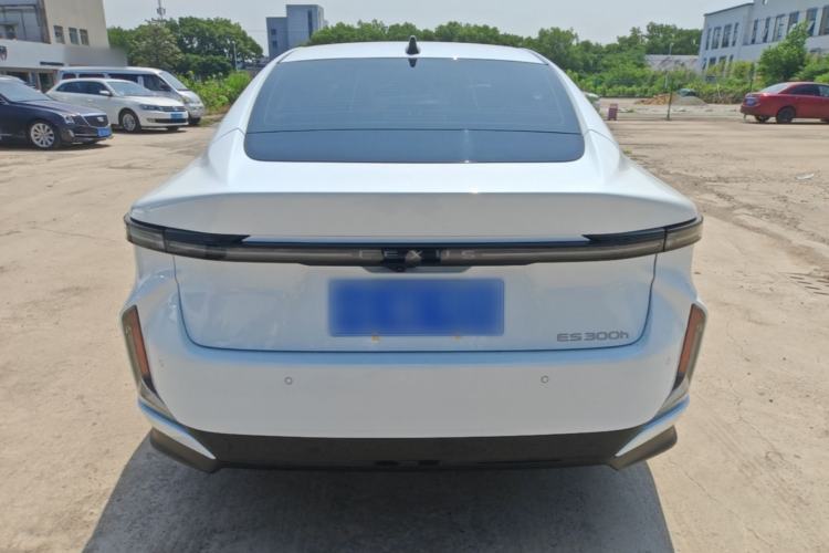 Used Lexus ES 2026 Model 300h Base Version Rear