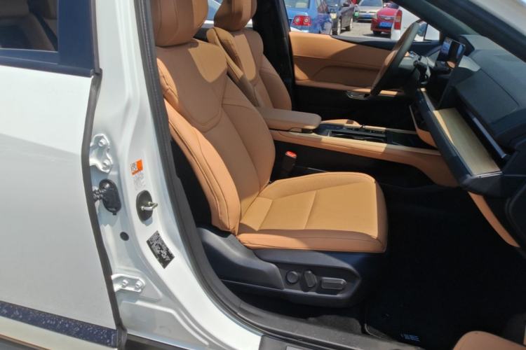 Used Lexus ES 2026 Model 300h Base Version Right Front Seat