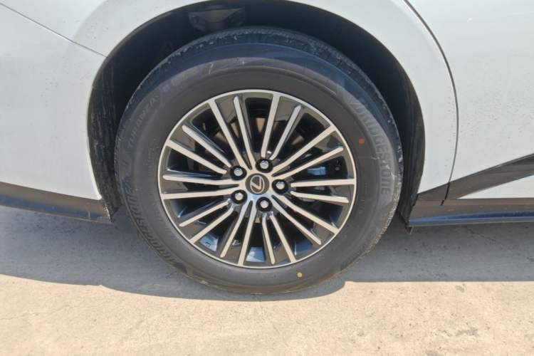Used Lexus ES 2026 Model 300h Base Version Right Rear Wheel Hub