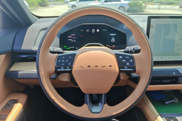 Used Lexus ES 2026 Model 300h Base Version Steering Wheel