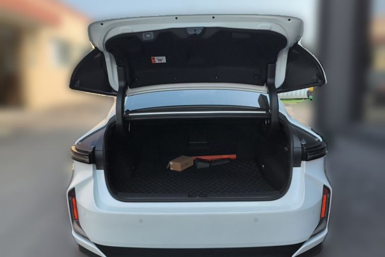 Used Lexus ES 2026 Model 300h Base Version Trunk