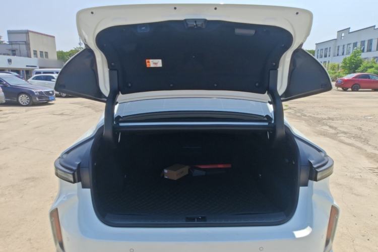 Used Lexus ES 2026 Model 300h Base Version Trunk