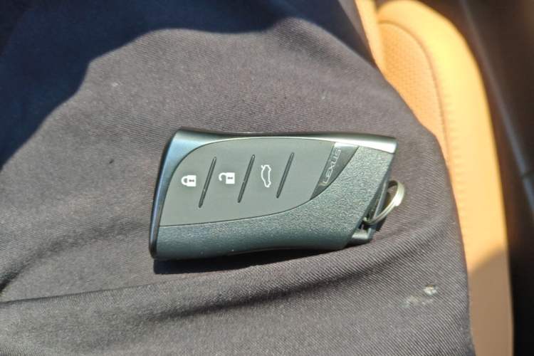 Used Lexus ES 2026 Model 300h Base Version Vehicle Key
