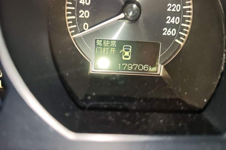 Used Lexus GS 2005 300 Odometer Close Up