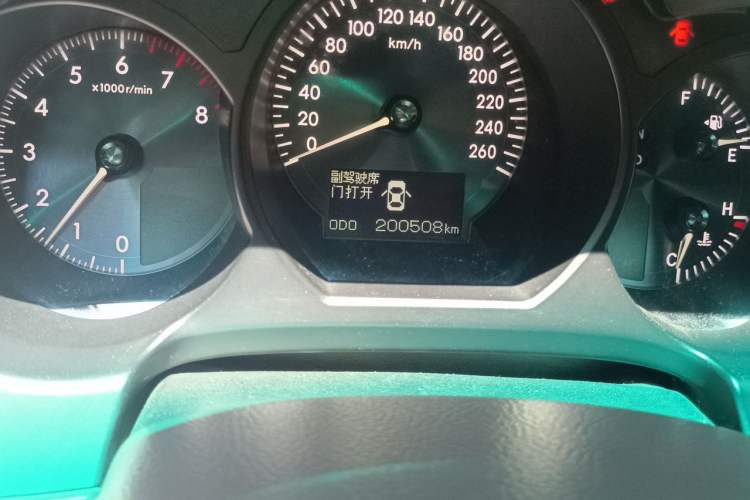 Used Lexus GS 2005 300 Odometer Close Up