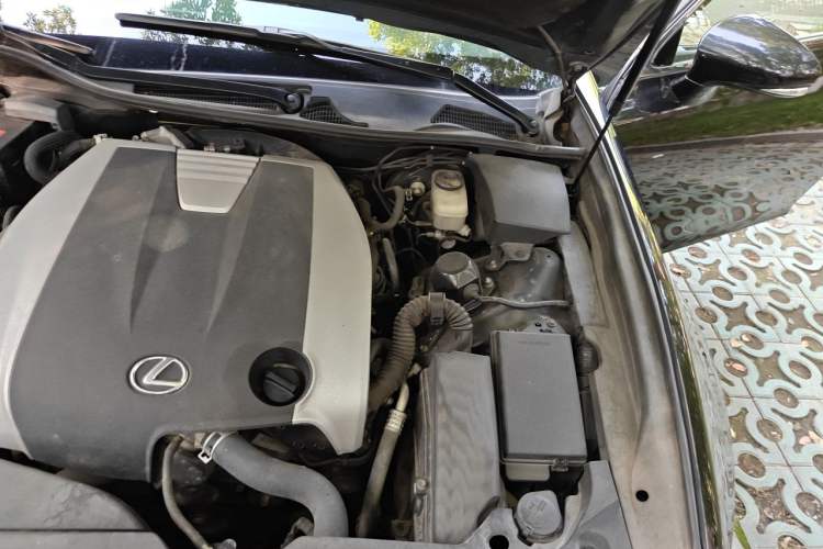 Used Lexus GS 2012 350 Luxury All-Wheel-Drive Version Engine Bay Left