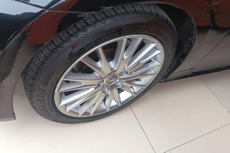 Used Lexus GS 2012 350 Luxury All-Wheel-Drive Version Left Front Wheel Hub
