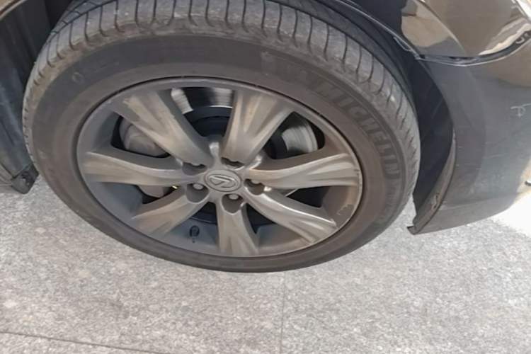 Used Lexus GS  Right Front Wheel Hub