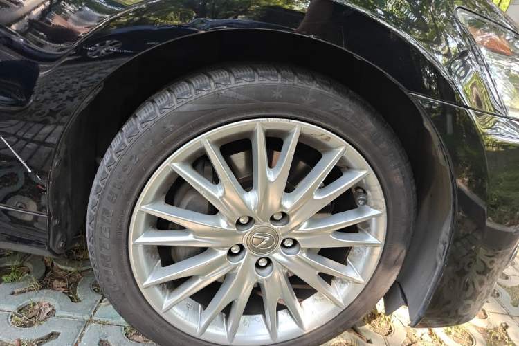 Used Lexus GS 2012 350 Luxury All-Wheel-Drive Version Right Front Wheel Hub