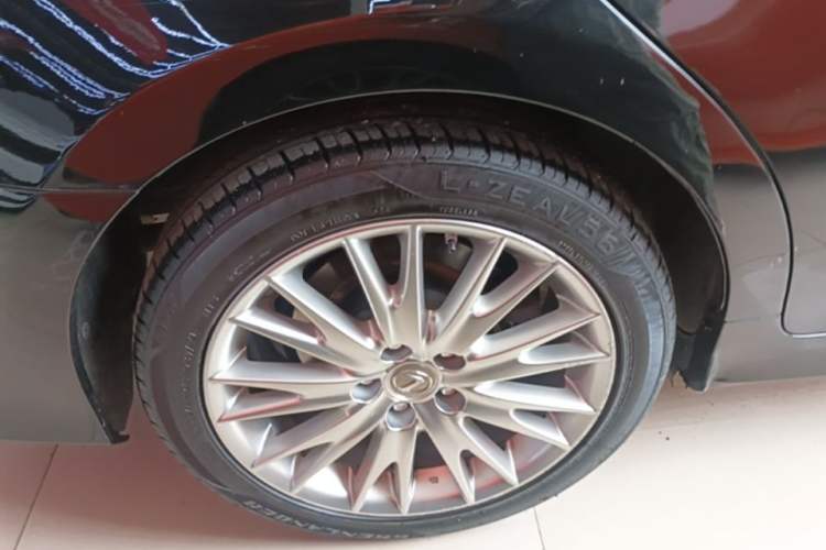 Used Lexus GS 2012 350 Luxury All-Wheel-Drive Version Right Rear Wheel Hub